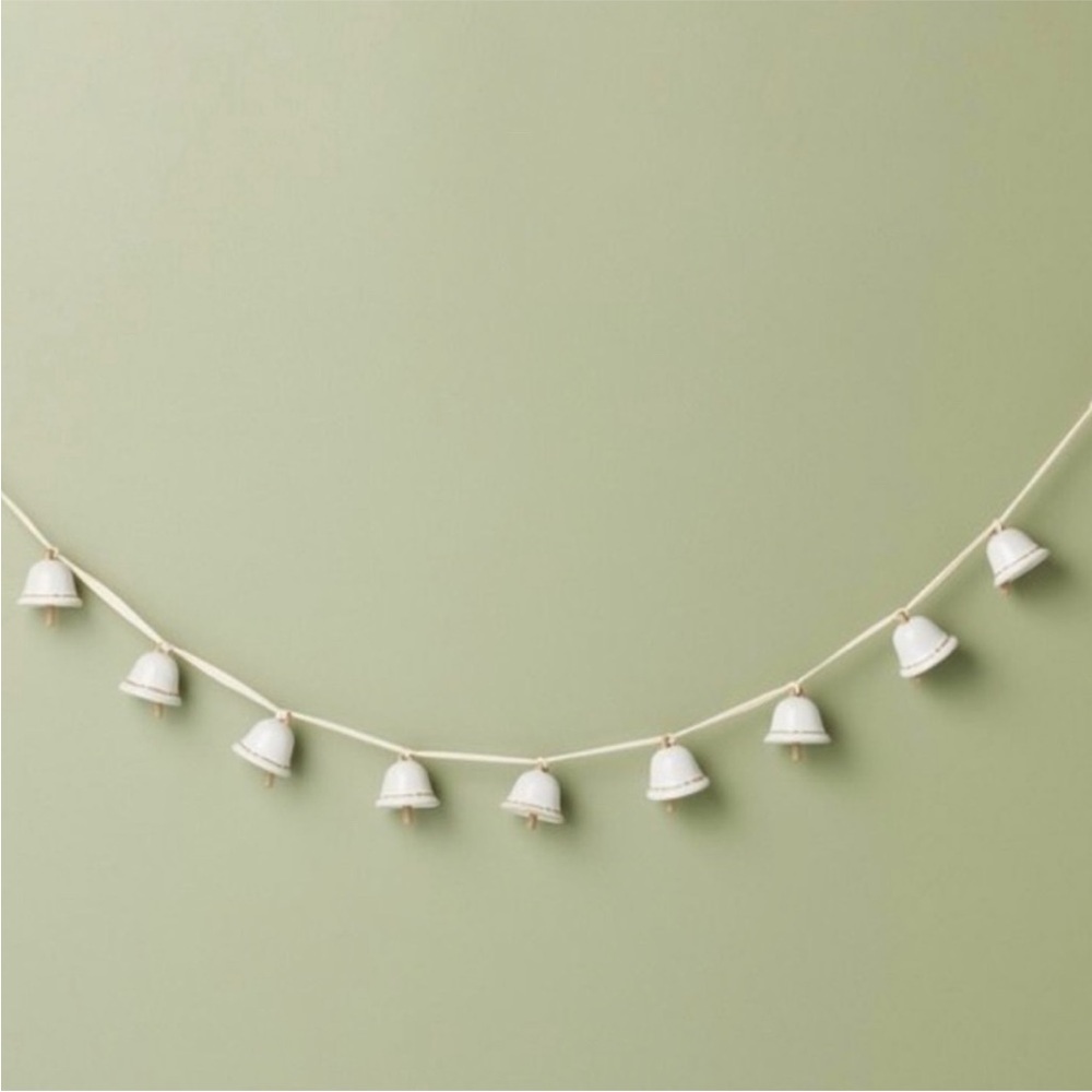 NWT HEARTH & HAND DECORATIVE CERAMIC BELL CHRISTMAS GARLAND‎ CREAM 3.75’
